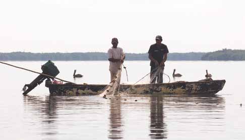 Pescadores con redes